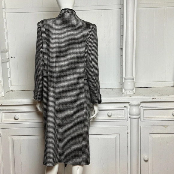 vintage: 60s 70s Houndstooth Black & White Wool Coat w Black Trimmed Edge - Picture 4 of 13
